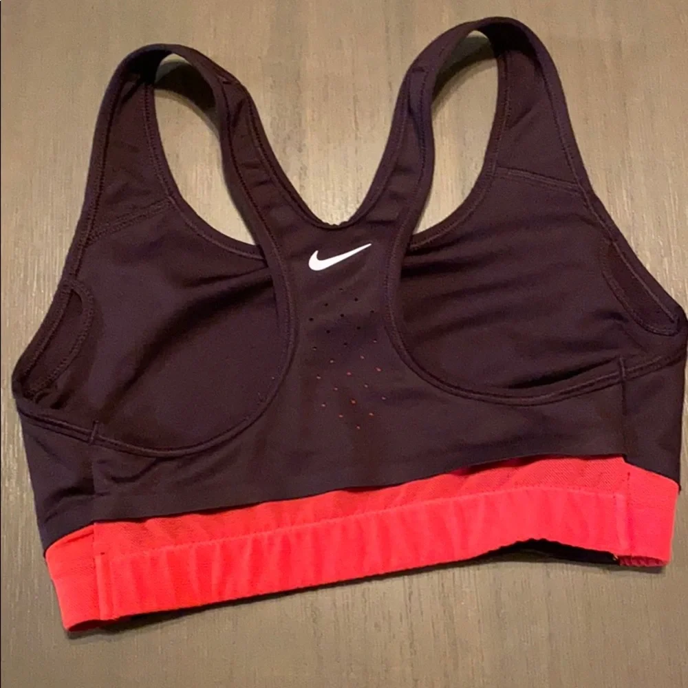 Nike Pro Classic Swoosh Cooling Bra
